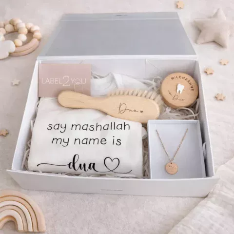 Personalised baby gift box with lovingly selected baby products and name engraving - unforgettable memories in a stylish box