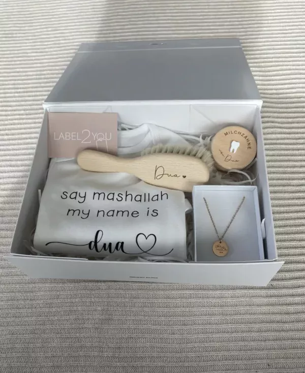 Personalised baby gift box with lovingly selected baby products and name engraving - unforgettable memories in a stylish box