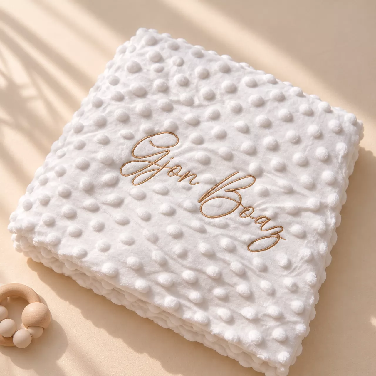 Personalisierte Babydecke bestickt aus weichem Fleece (100x75 cm) mit individuellem Namen oder Wunschtext – personalisiertes Kuscheltuch als besonderes Geschenk