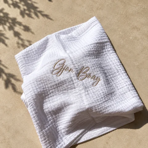 Personalisierte Musselintücher für Babys aus weichem Musselin-Stoff mit individueller Namensstickerei – vielseitiges, atmungsaktives Babyaccessoire