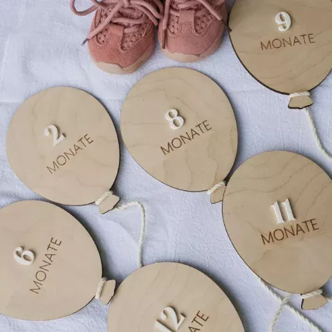 Handmade milestone in balloon design made of 3 mm wood with white acrylic numbers and elegant cord, 15 cm high