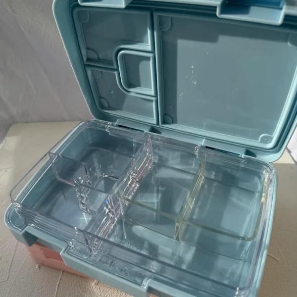 Personalised children's bento box with 4 compartments and 2 dividers in pink, leak-proof and ideal for varied meals at school and kindergarten