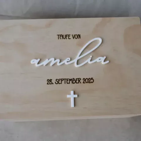 Personalisierte Taufkiste mit Namen aus Holz – Geschenk zur Taufe