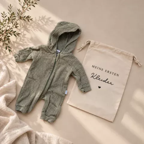 Erinnerungsbeutel Baby aus Baumwolle mit Kordelzug zur liebevollen Aufbewahrung erster Baby-Kleidung und besonderer Erinnerungsstücke.