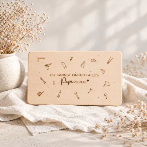 Frühstücksbrett für Papi aus massiver Buche mit graviertem Spruch und Werkzeug-Motiven – Geschenk für Papa